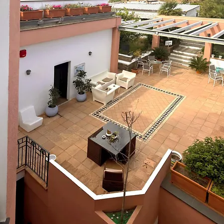 Lo Smeraldo - Oasi Degli Olivi Hotel 2*
